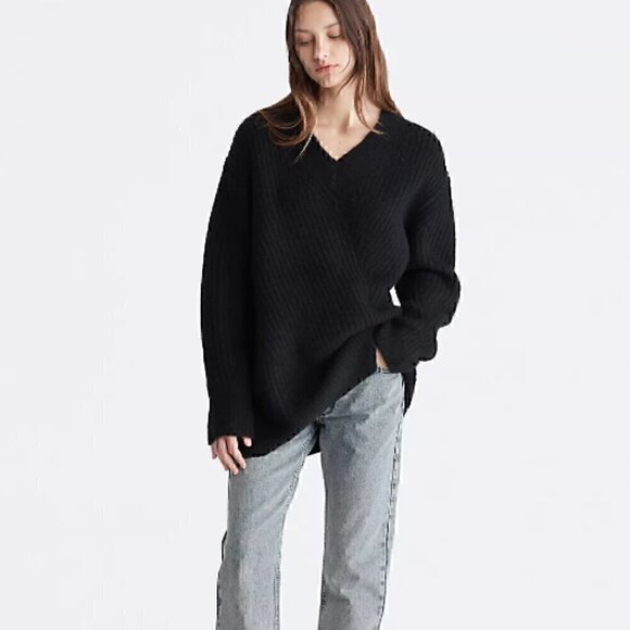 NWT Calvin Klein Relaxed Fit V-Neck Black Sweater -Merino Wool & Cozy! - Picture 4 of 11